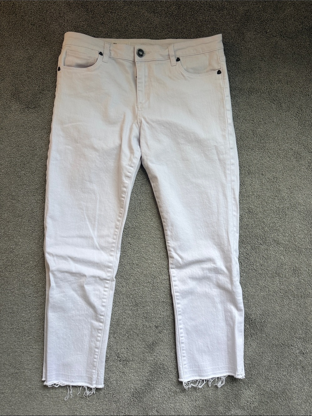 Kut from the Kloth Reese White Cropped Straight Leg Jeans with Raw Hem